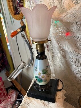 Vintage Mid-Century Hand-Painted Porcelain Boudoir Lamp - Complete Set
